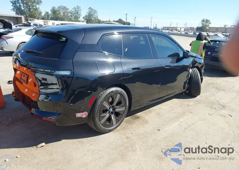 2025 BMW Ix xDrive50 из США, поврежденный, VIN WB523CF00SCS07882